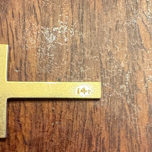 Elegant 14k Gold Cross Pendant - Picture 2 of 5